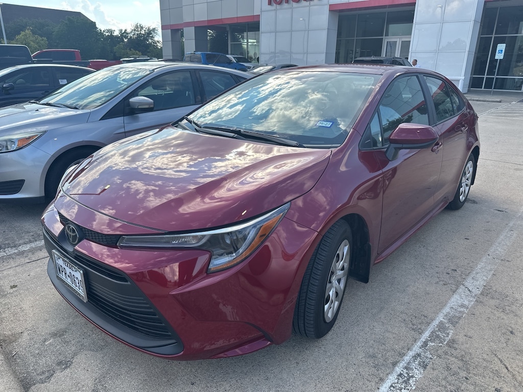 Used 2025 Toyota Corolla LE w/8-Inch Toyota Audio Multimedia Sedan