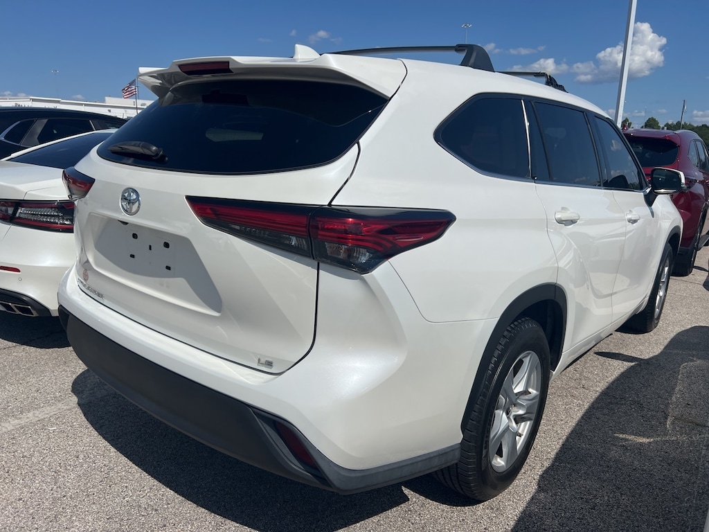 Used 2021 Toyota Highlander LE w/18-Inch Painted Alloy Wheels SUV