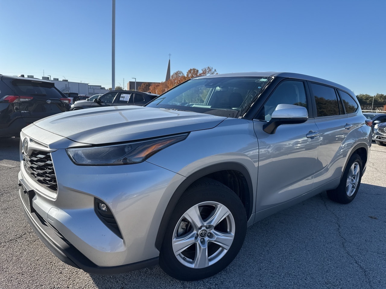 2023 Toyota Highlander LE's photo