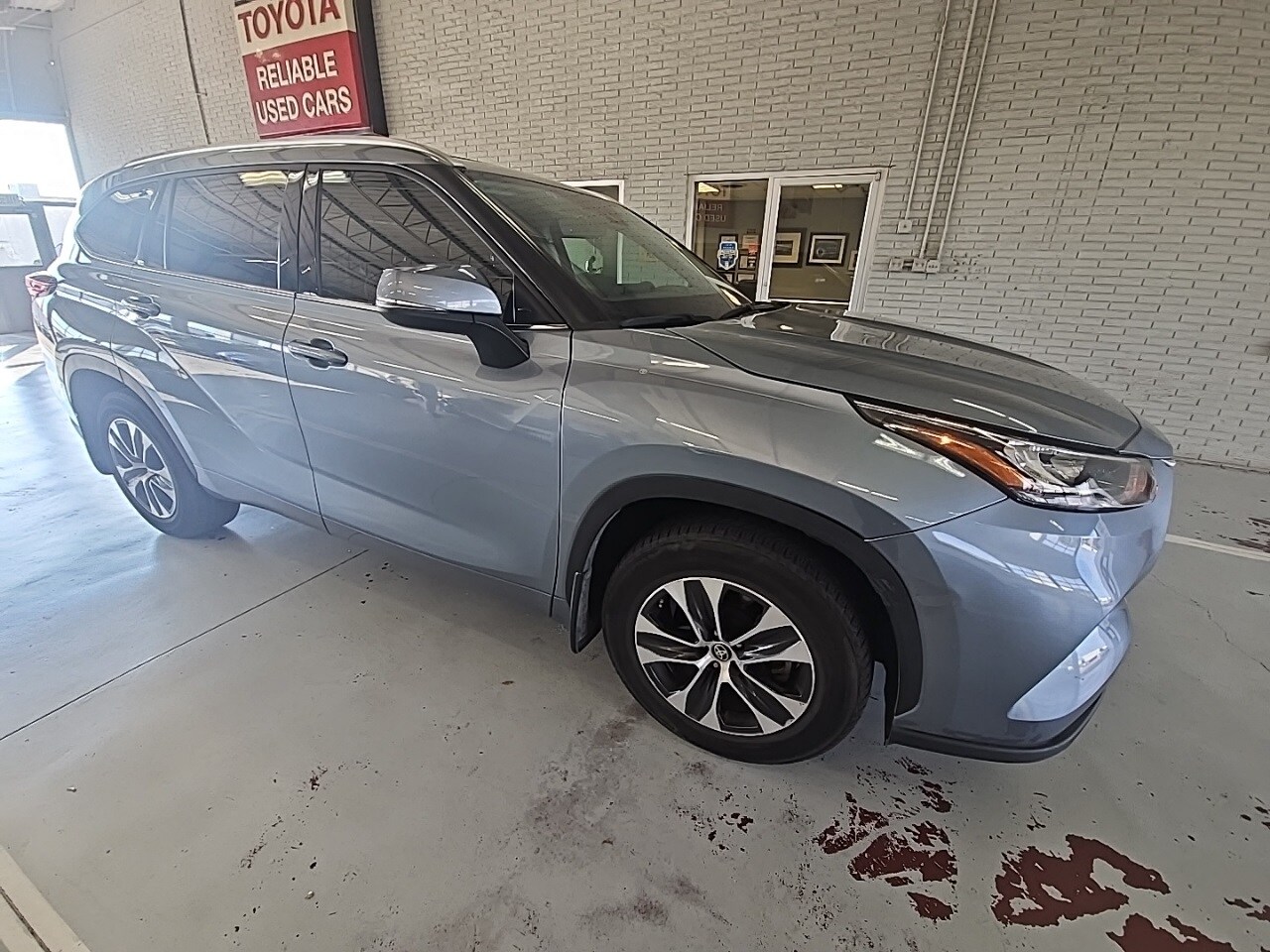 2020 Toyota Highlander XLE photo 3