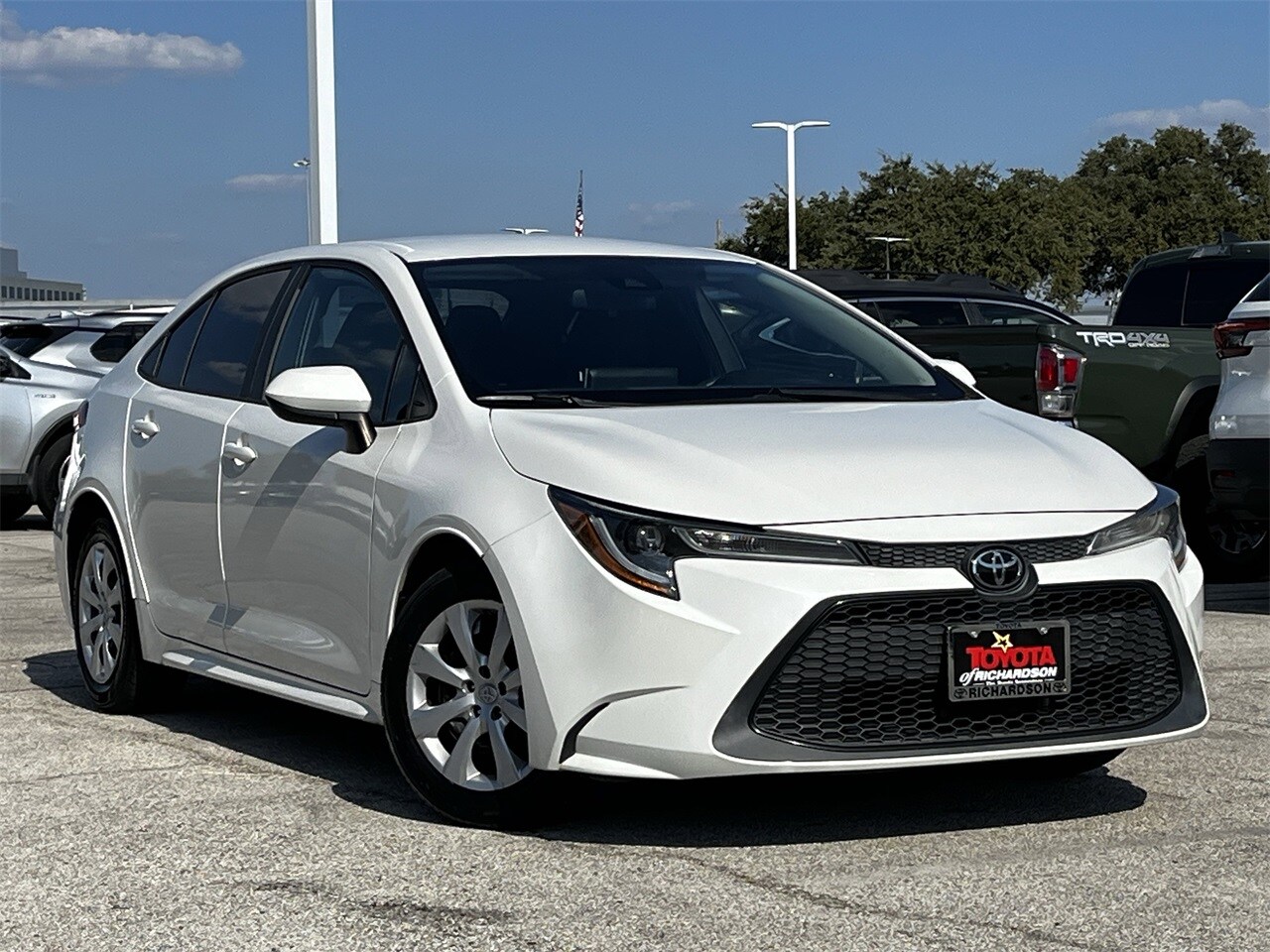 2020 Toyota Corolla LE photo 2