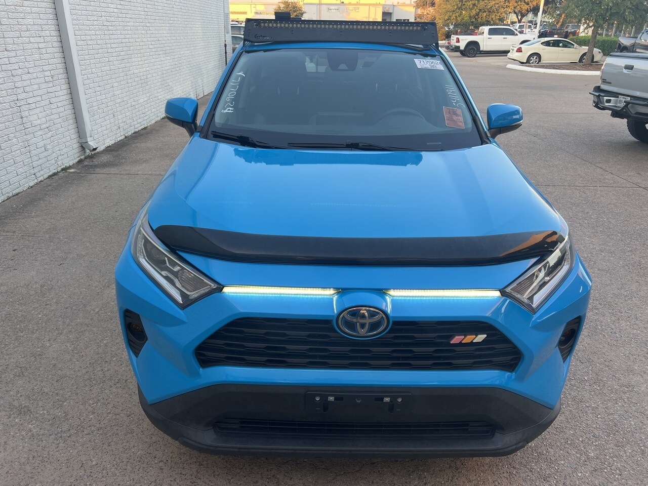 2021 Toyota RAV4 XLE photo 2