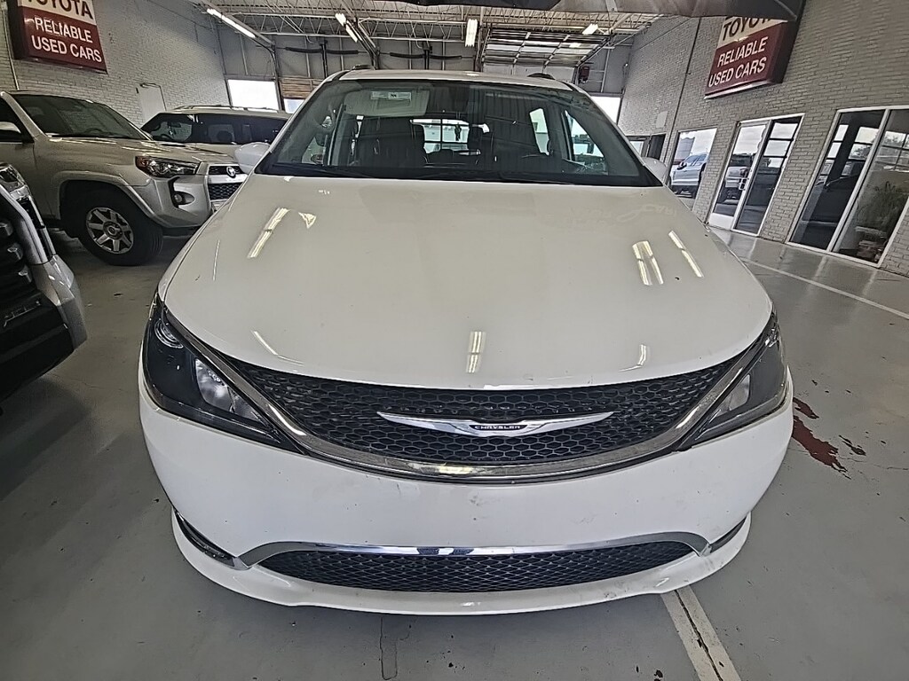 Used 2020 Chrysler Pacifica Touring L w/17-in Alloy/Black Leather Van Passenger Van