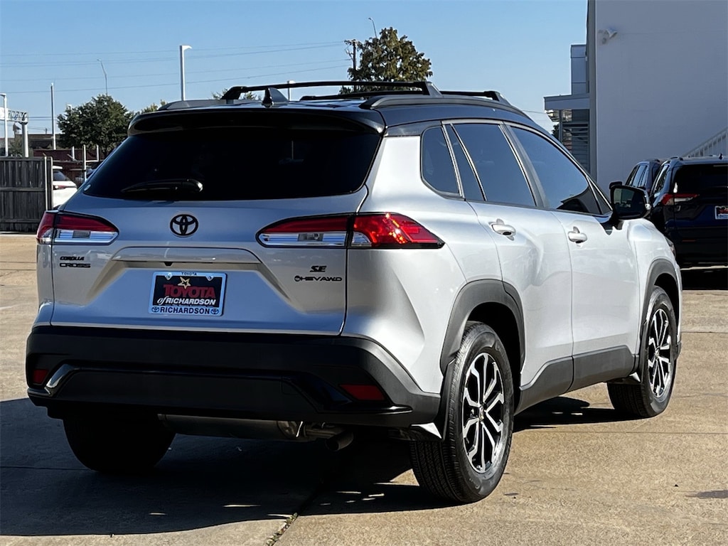 Used 2025 Toyota Corolla Cross Hybrid Hybrid SE w/Two-Tone Exterior/Moonroof SUV