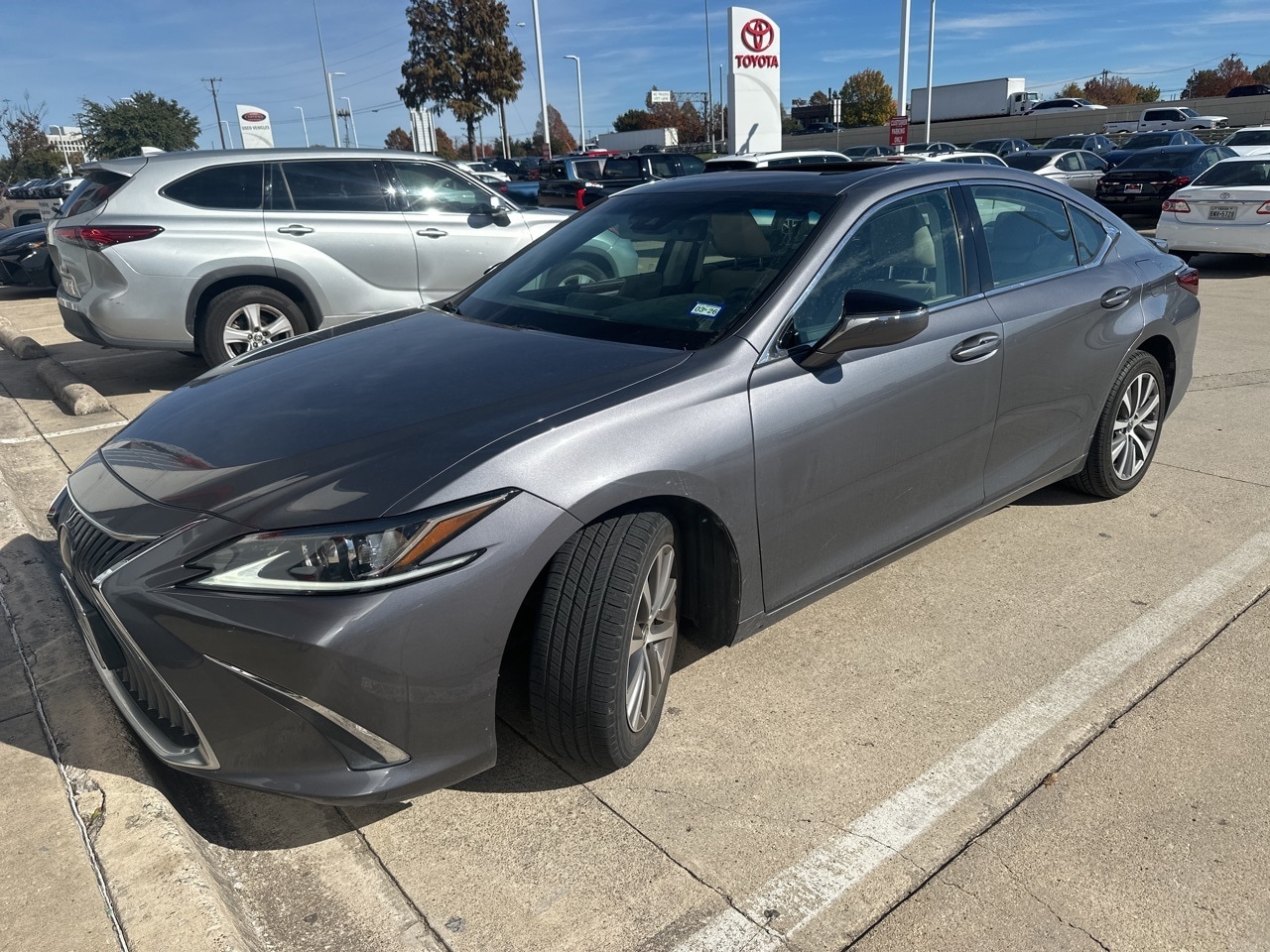 2021 Lexus ES 250's photo