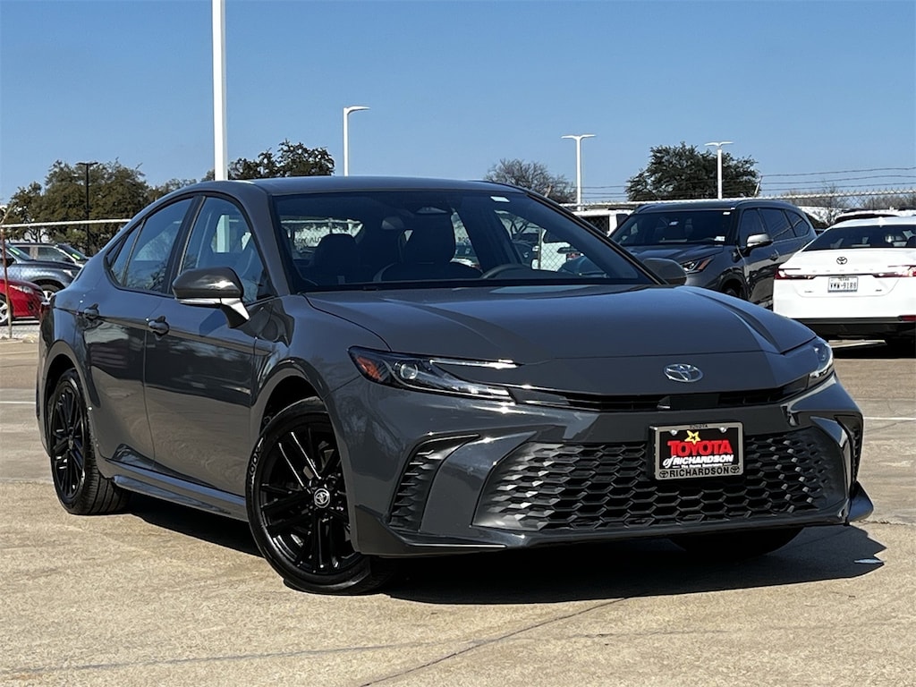 Used 2025 Toyota Camry SE w/Wheels: 18-Inch Black-Finished Alloy Sedan