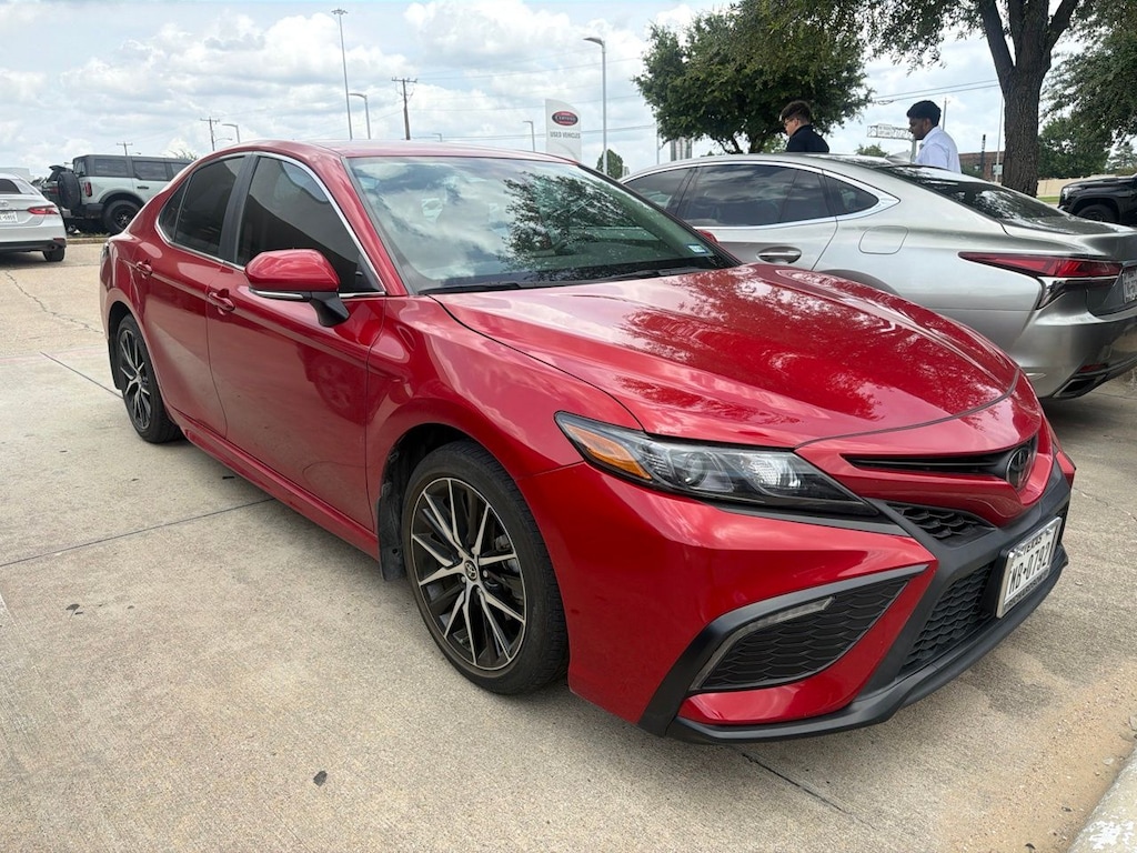 Used 2024 Toyota Camry SE w/Sport Softex Seat Trim/18-in Alloy Wheels Sedan