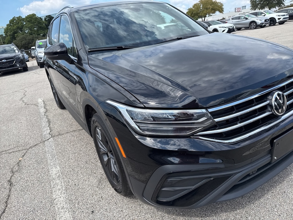 Used 2024 Volkswagen Tiguan 2.0T SE w/Third-Row Seats/Pano-Roof SUV