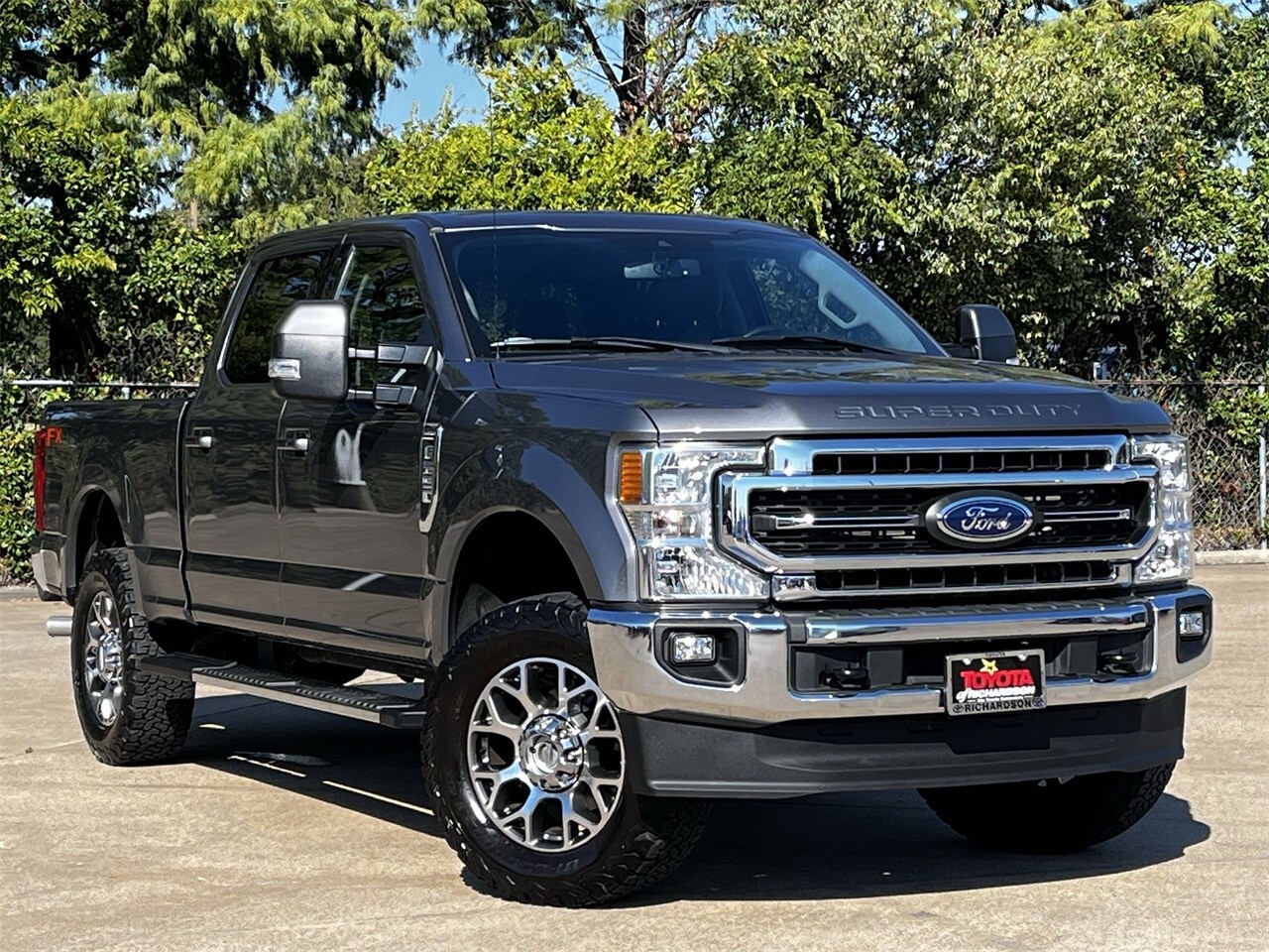 2021 Ford F-250 Lariat FX4 photo 2