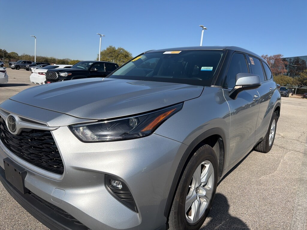 Used 2022 Toyota Highlander LE w/18-in Painted Alloy Wheels/Power Liftgate SUV