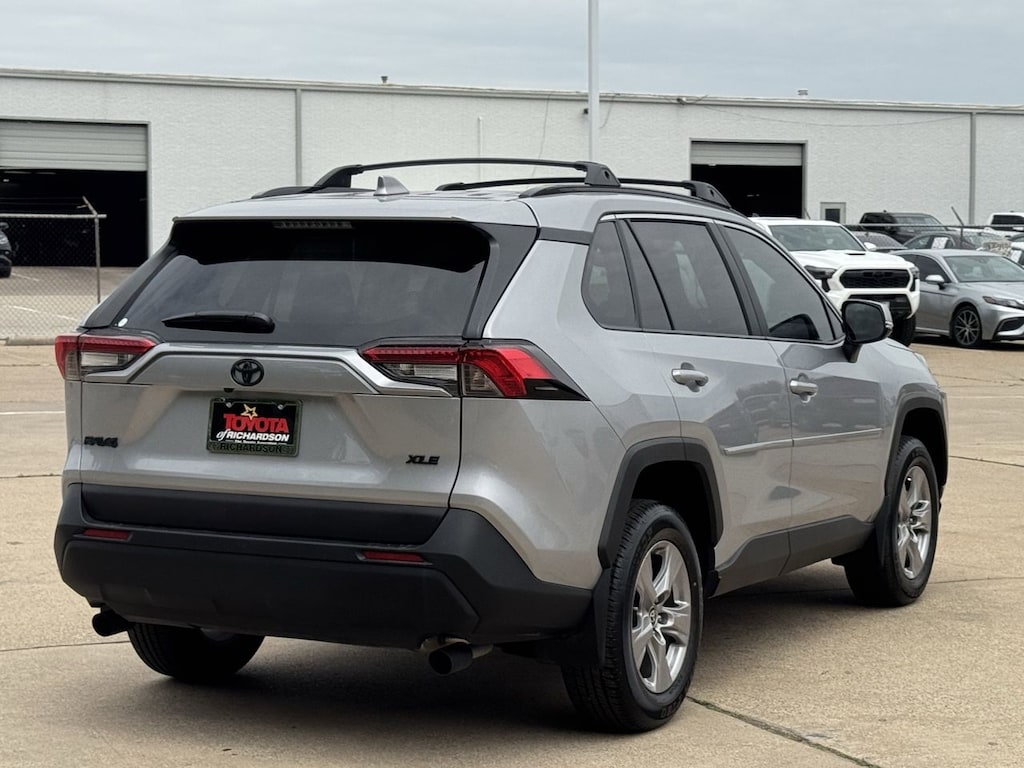 Used 2025 Toyota RAV4 XLE w/Convenience Package/Smart key/Sunroof/17-in SUV