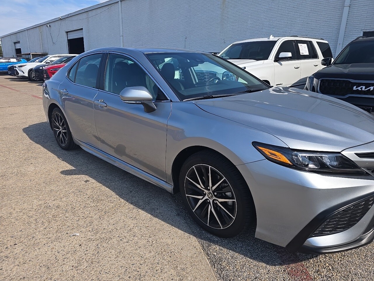 2023 Toyota Camry SE photo 3