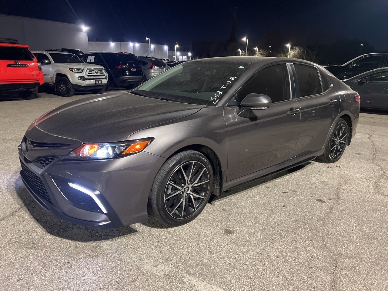 2024 Toyota Camry SE's photo