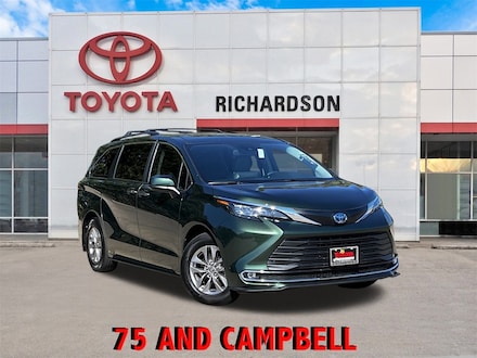 2024 Toyota Sienna XLE w/Sunroof/Alloy Wheels Van Passenger Van
