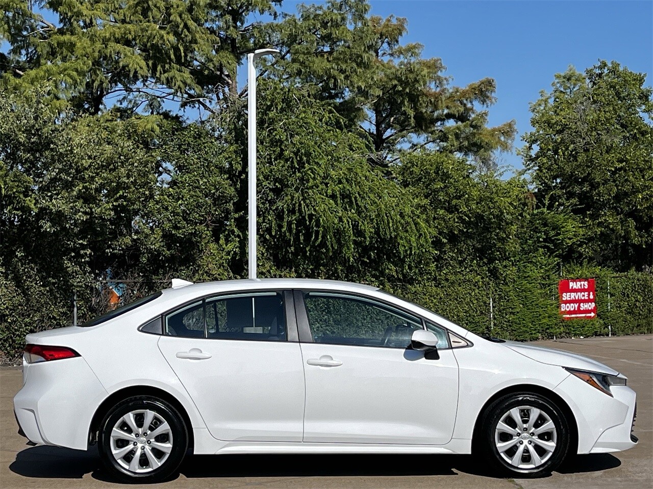2024 Toyota Corolla LE photo 2