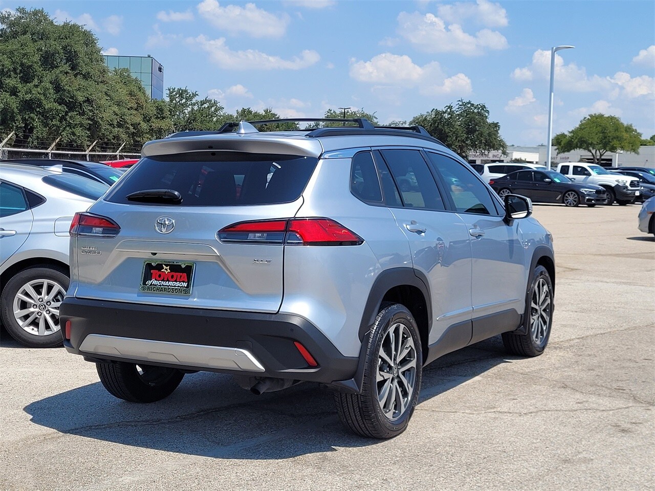 2023 Toyota Corolla Cross XLE photo 4
