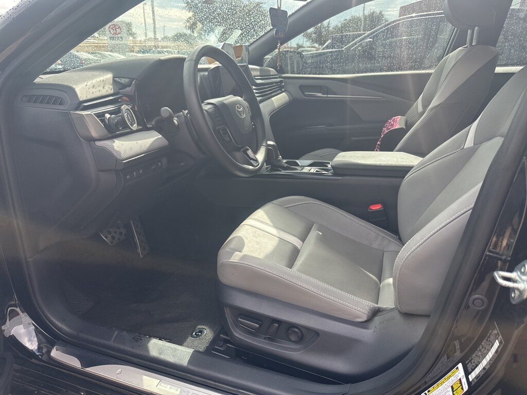 Used 2025 Toyota Camry SE w/Convenience Package/18-Inch Alloy Sedan