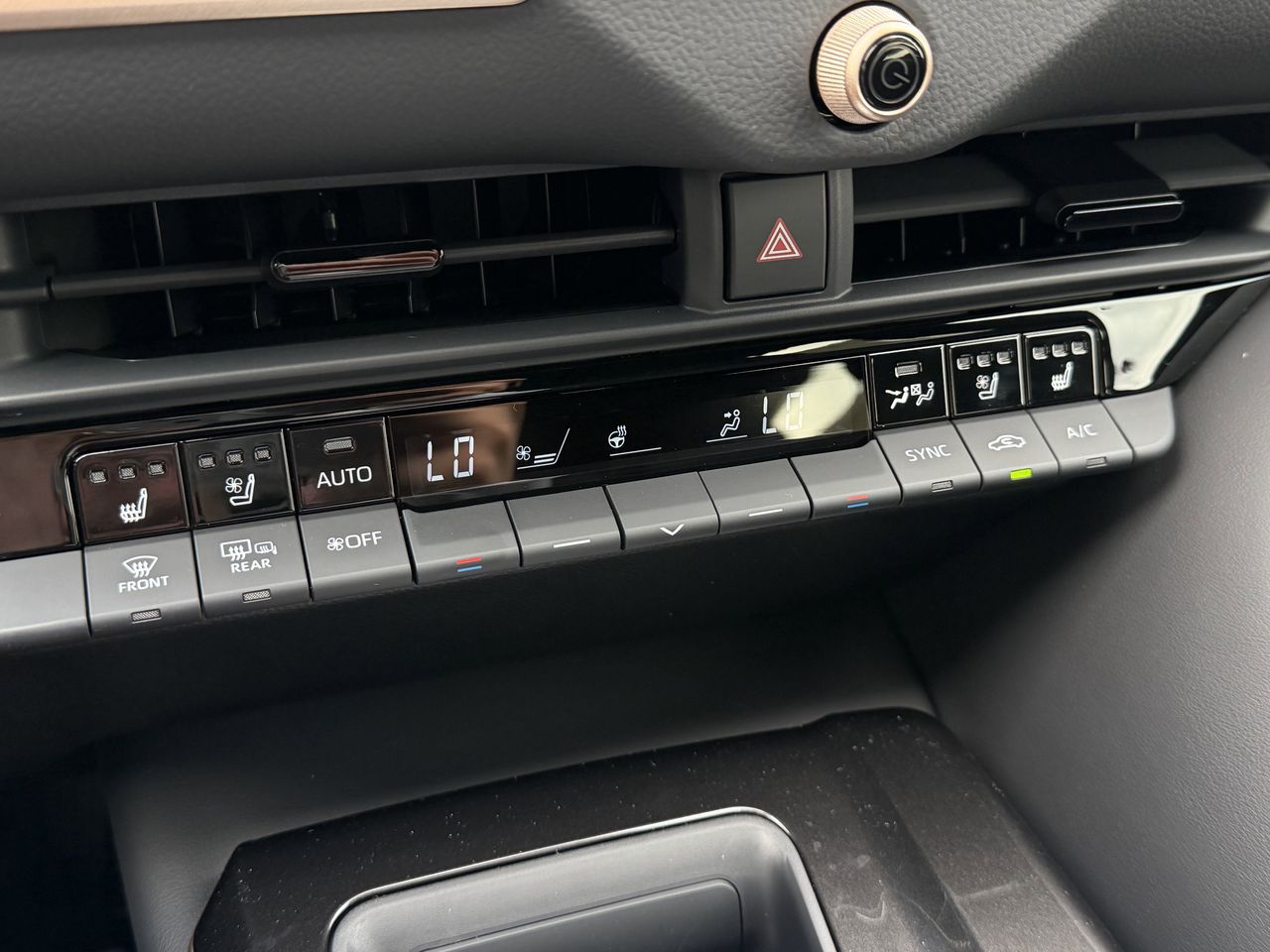2026 Toyota Crown Signia Limited - Photo 17
