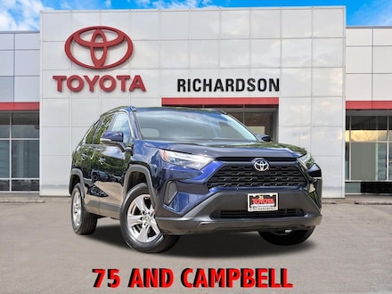 2025 Toyota RAV4 XLE w/17-in 5-Spoke Silver Alloy Wheels SUV