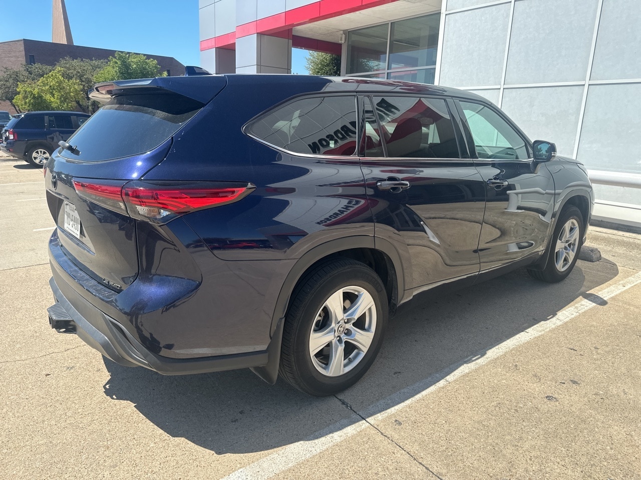 Used 2021 Toyota Highlander LE with VIN 5TDBZRBH0MS085396 for sale in Irving, TX