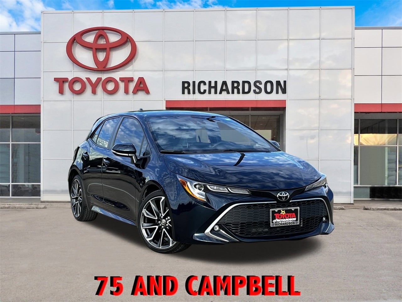 2022 Toyota Corolla Hatchback XSE's photo