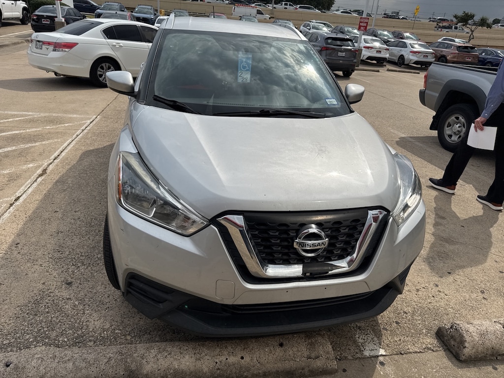 Used 2018 Nissan Kicks SV w/17-in Alloy/Apple Carplay/Android SUV