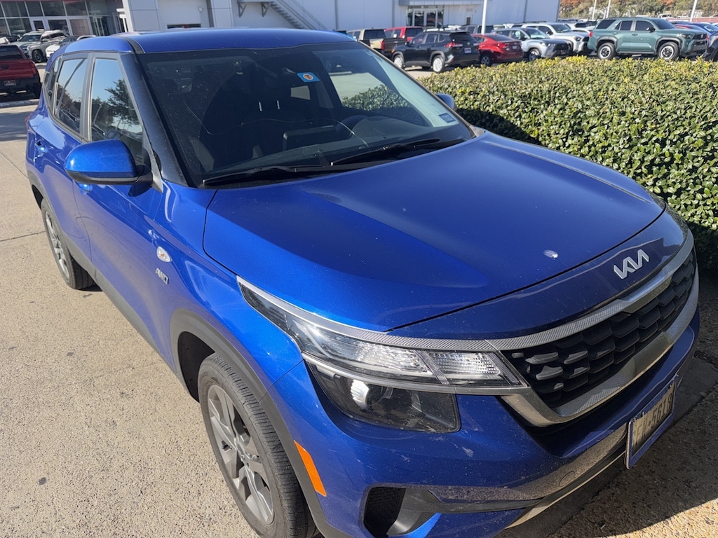 Used 2023 Kia Seltos LX w/Wheels: 17-Inch Alloy w/Dark Gray Finish SUV