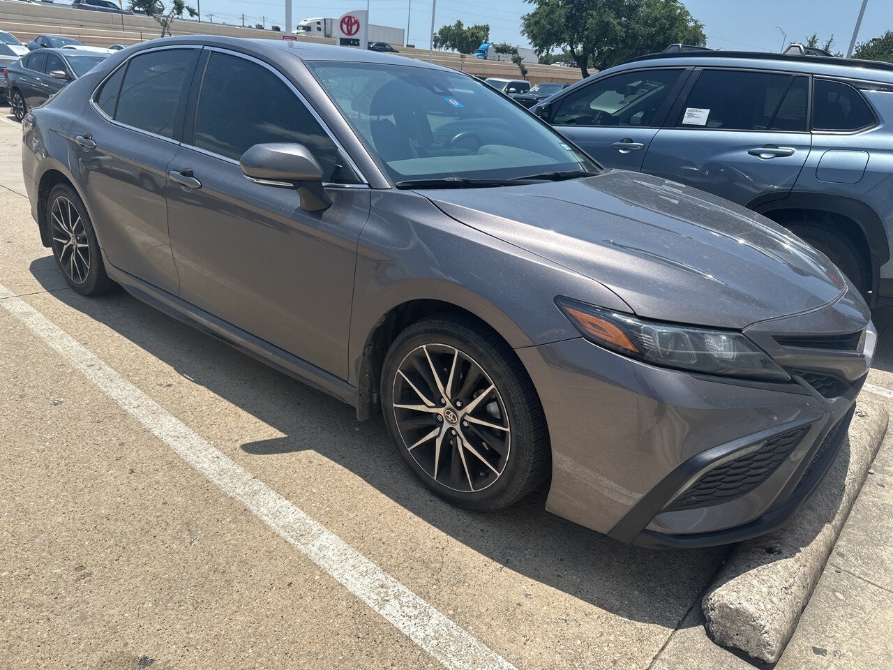 2023 Toyota Camry SE photo 3