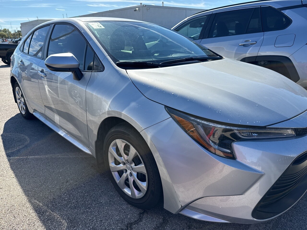 2025 Toyota Corolla LE photo 2