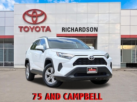 2025 Toyota RAV4 XLE w/17-Inch 5-Spoke Silver Alloy Wheels SUV