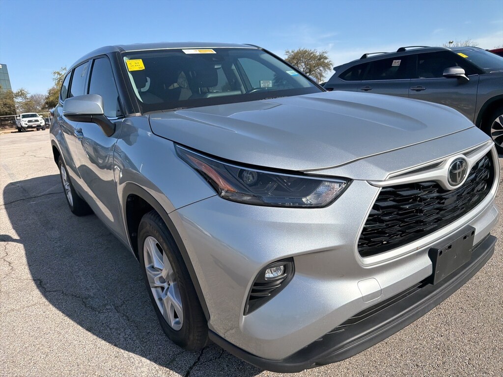 Used 2022 Toyota Highlander LE w/18-in Painted Alloy Wheels/Power Liftgate SUV