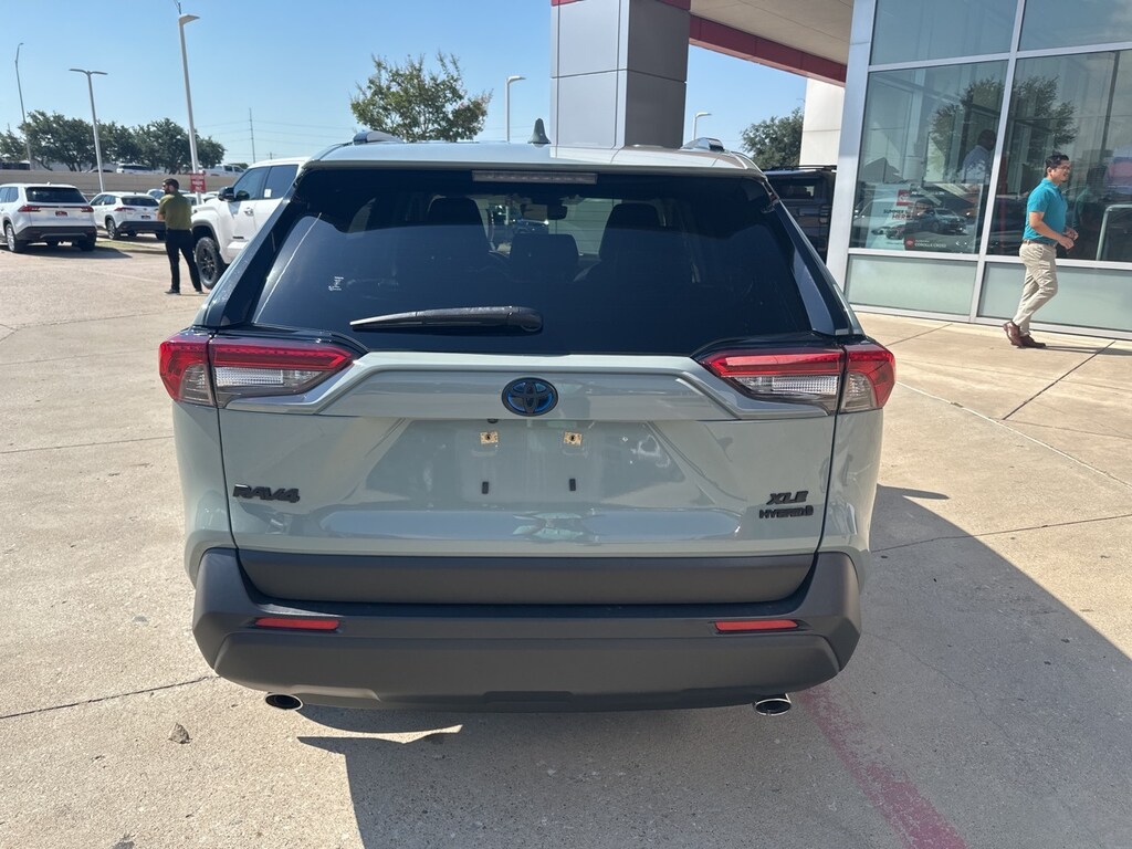 Used 2022 Toyota RAV4 Hybrid XLE w/Tilt & Slide Moon Roof/17-in Alloy SUV