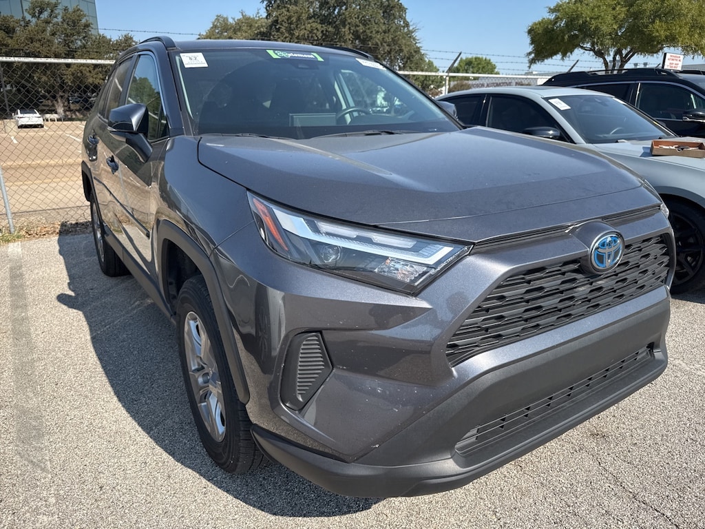 Used 2024 Toyota RAV4 Hybrid LE w/17-in Silver Aluminum Alloy SUV