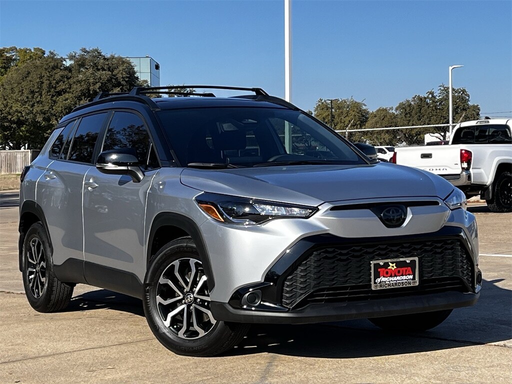 Used 2025 Toyota Corolla Cross Hybrid Hybrid SE w/Two-Tone Exterior/Moonroof SUV