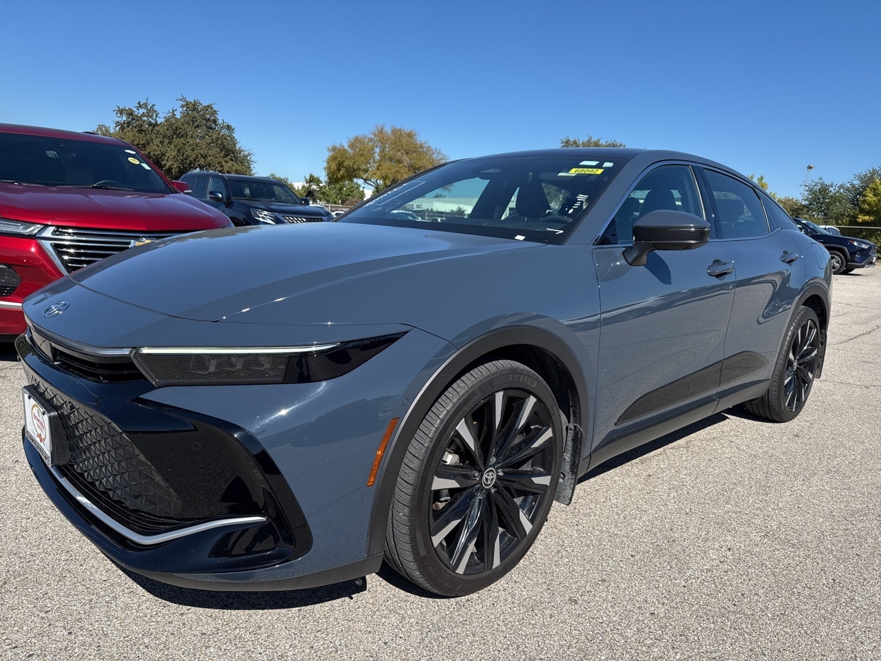 2025 Toyota Crown Platinum's photo