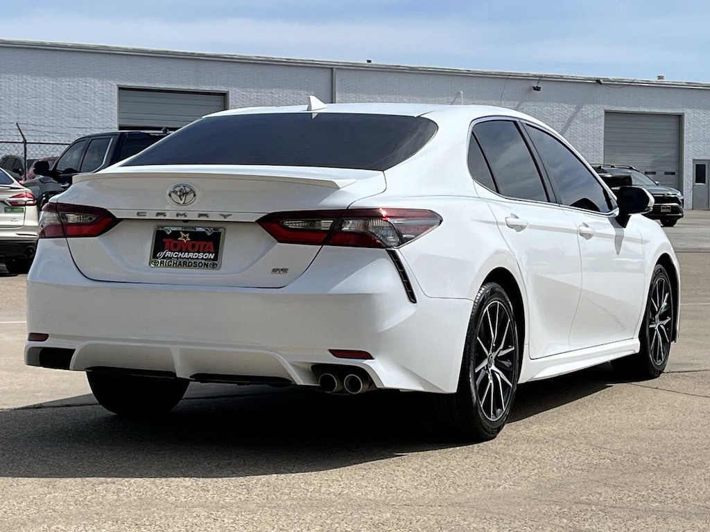 Used 2022 Toyota Camry SE w/Wheels:18-Inch Black Machined-Finish Alloy Sedan