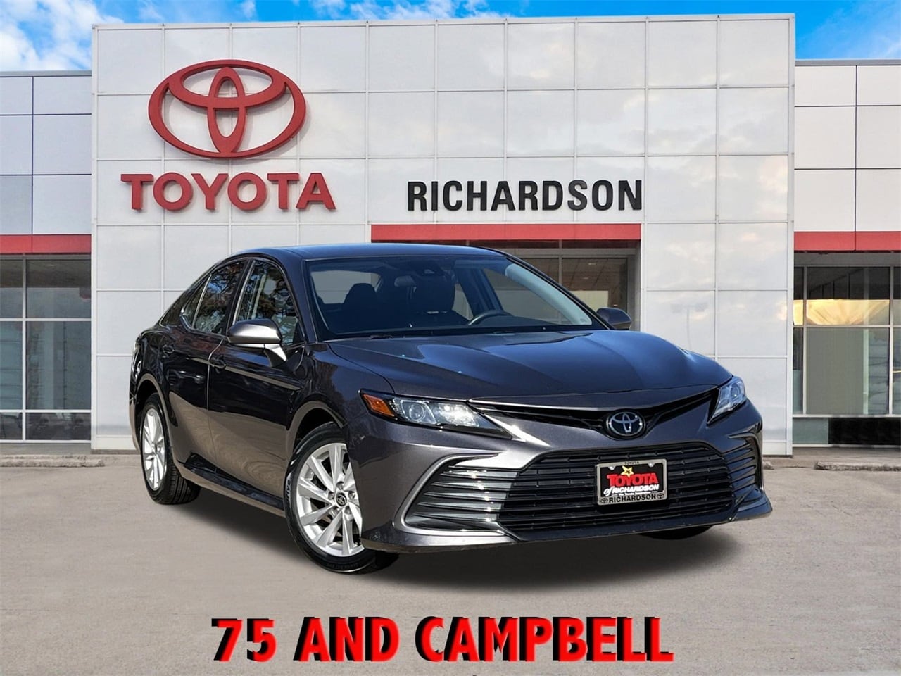 2023 Toyota Camry LE's photo