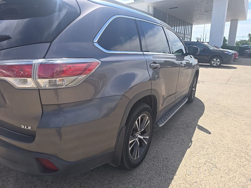 Used 2016 Toyota Highlander XLE V6 w/Navigation/Sunroof/Leather/18-in Alloy SUV