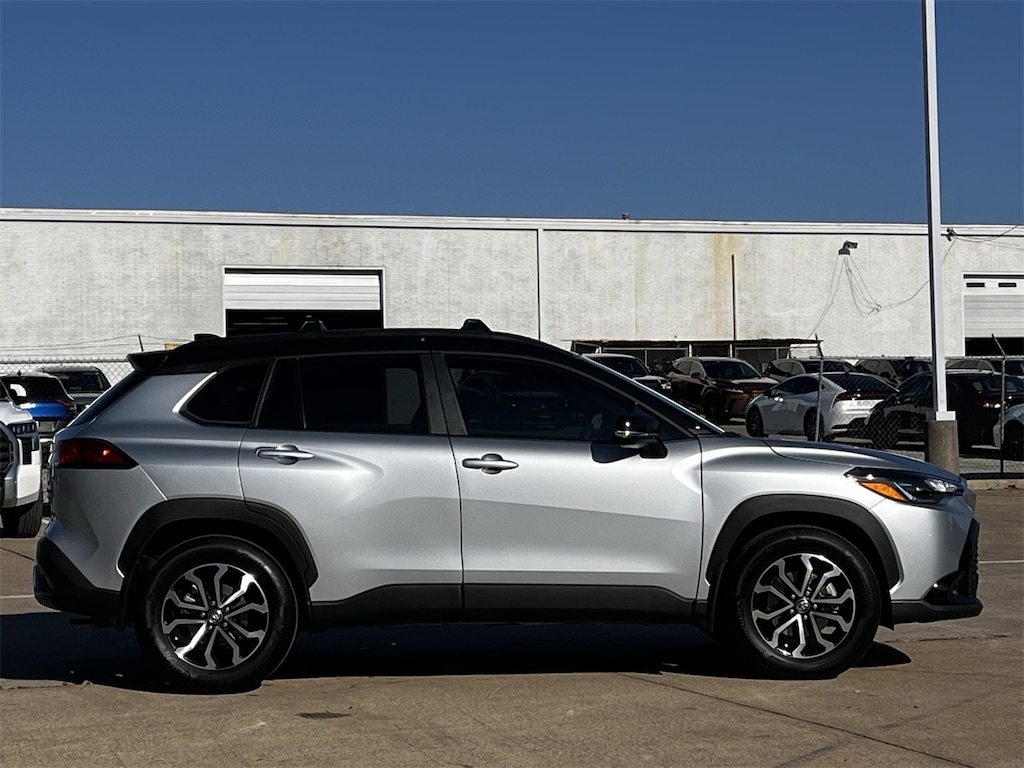 Used 2025 Toyota Corolla Cross Hybrid Hybrid SE w/Two-Tone Exterior/Moonroof SUV