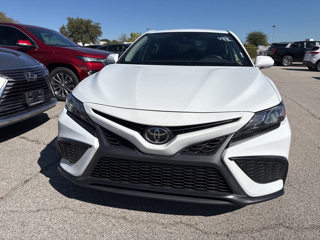 Used 2023 Toyota Camry SE w/18-Inch Alloy Wheels/Apple Carplay Sedan