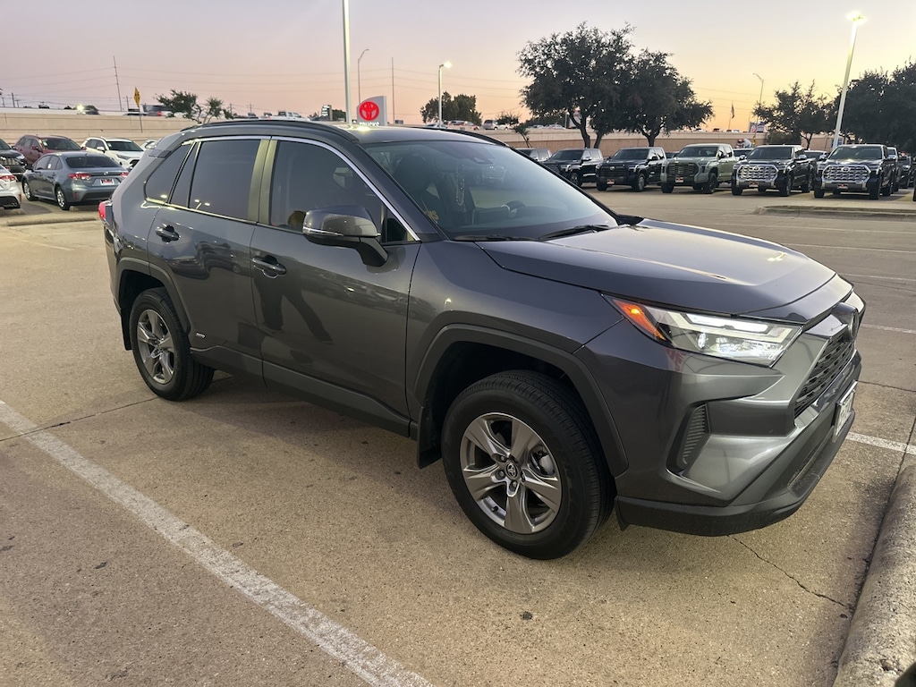 Used 2025 Toyota RAV4 Hybrid XLE w/Sunroof/17-in Alloy Wheels SUV