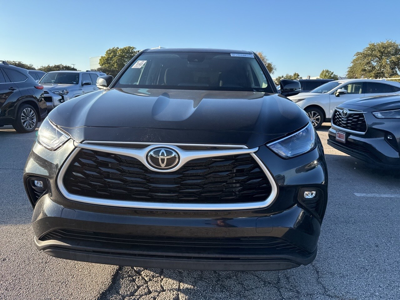2024 Toyota Highlander LE photo 2