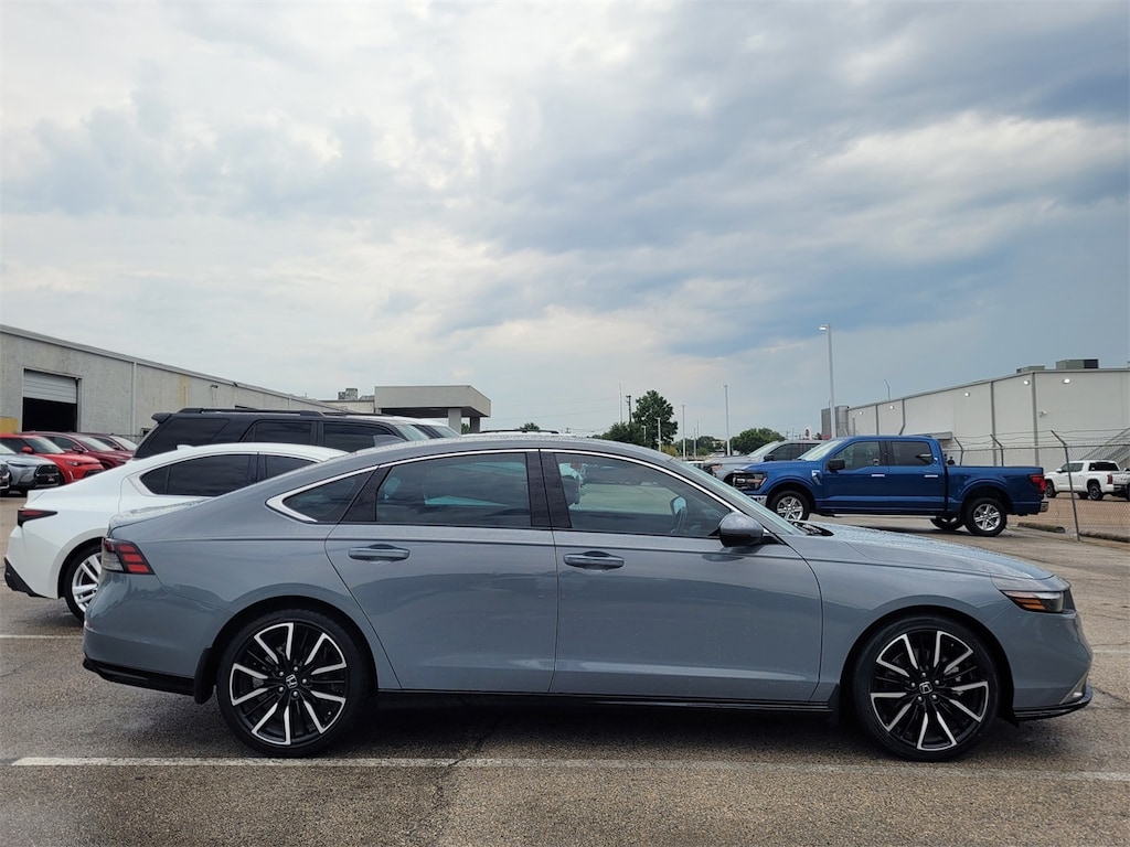 Used 2023 Honda Accord Hybrid Touring w/Navigation/Sunroof/Lthr. Sedan
