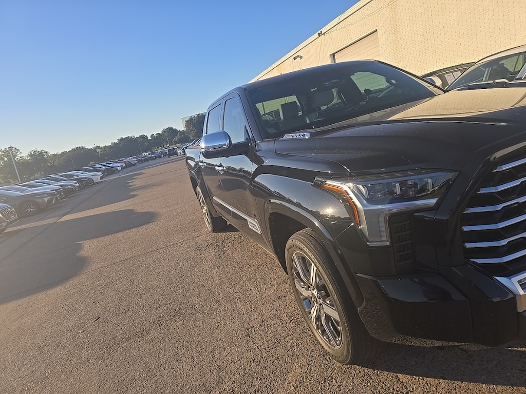 Used 2022 Toyota Tundra Hybrid Capstone w/22-in Dark Chrome Alloy Truck CrewMax