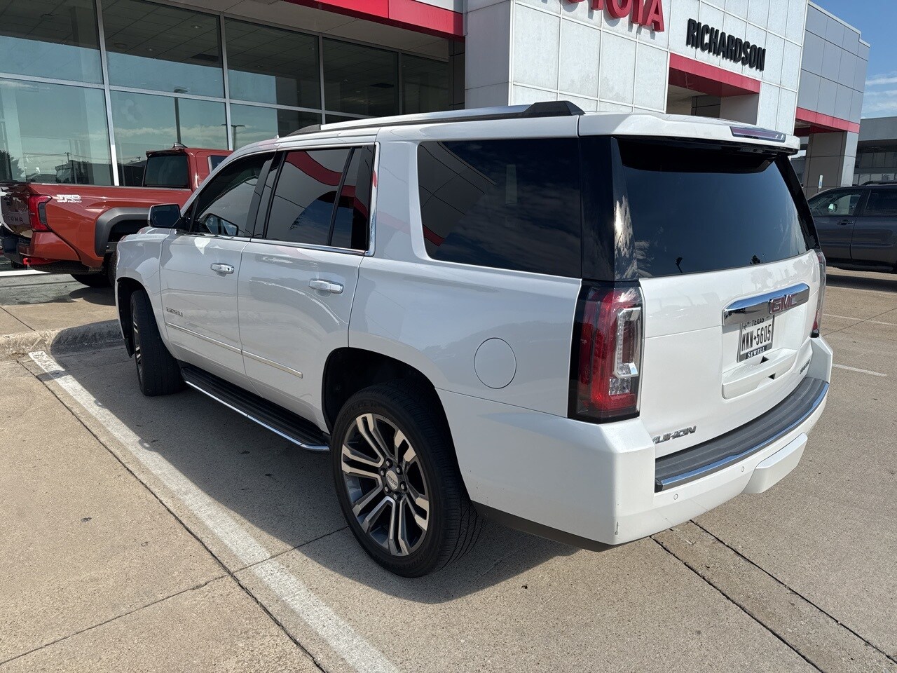 2019 Gmc Yukon Denali photo 2