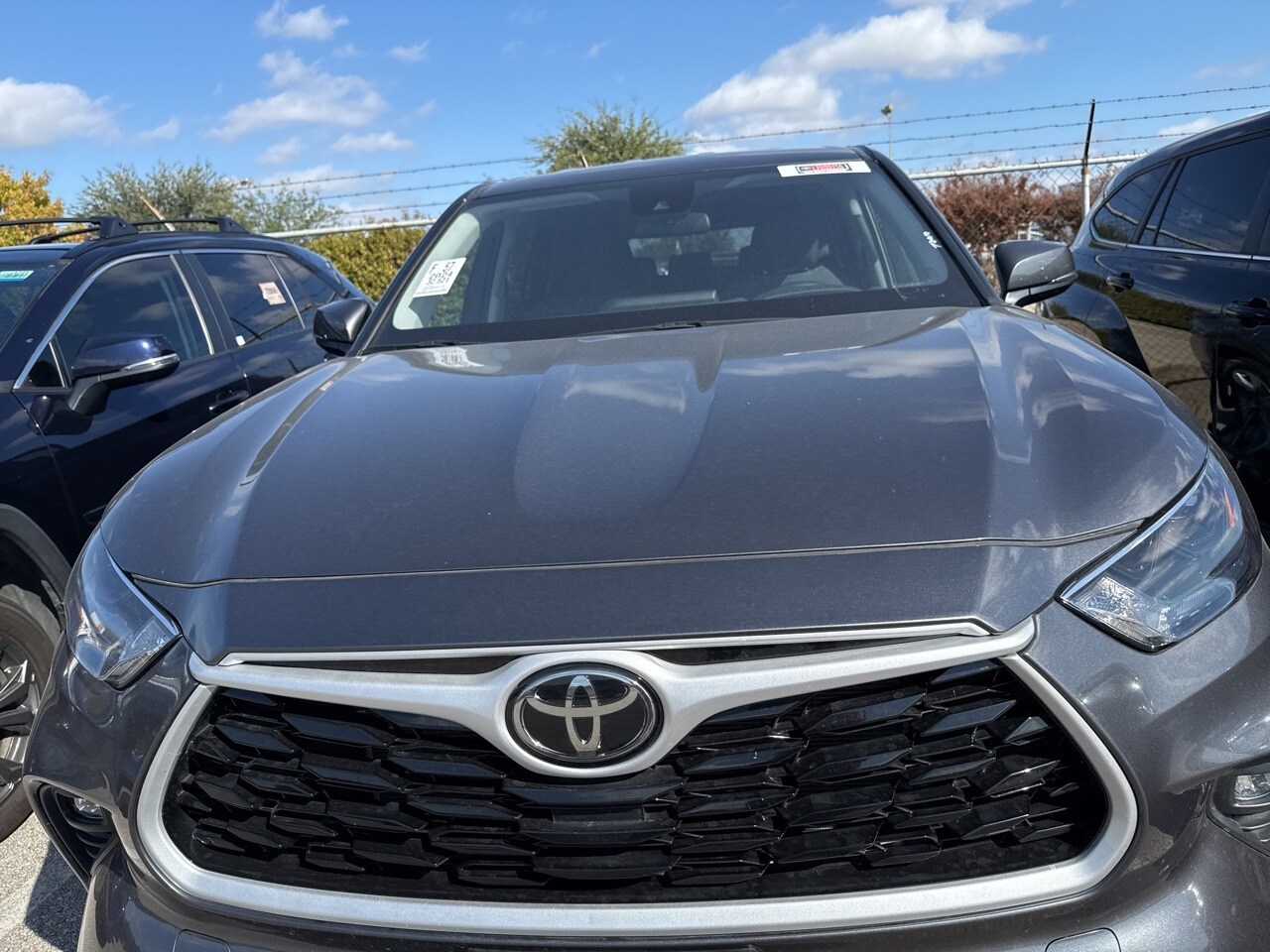 2024 Toyota Highlander LE photo 2