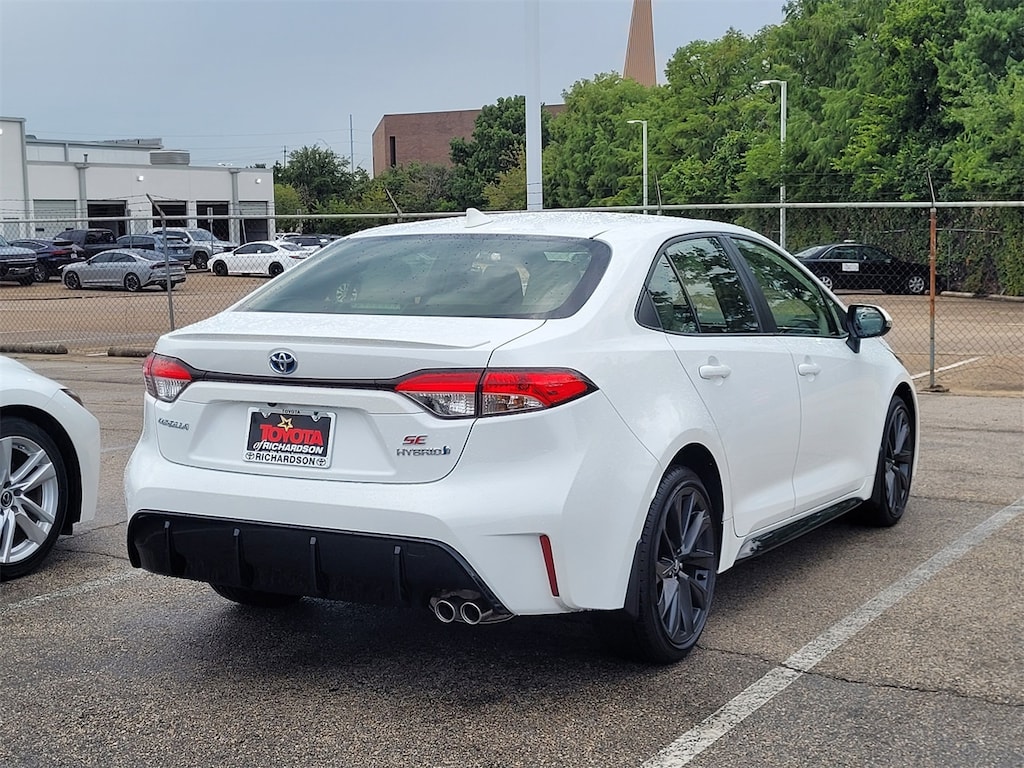 Used 2024 Toyota Corolla Hybrid SE w/18 Gloss Graphite Alloys Sedan