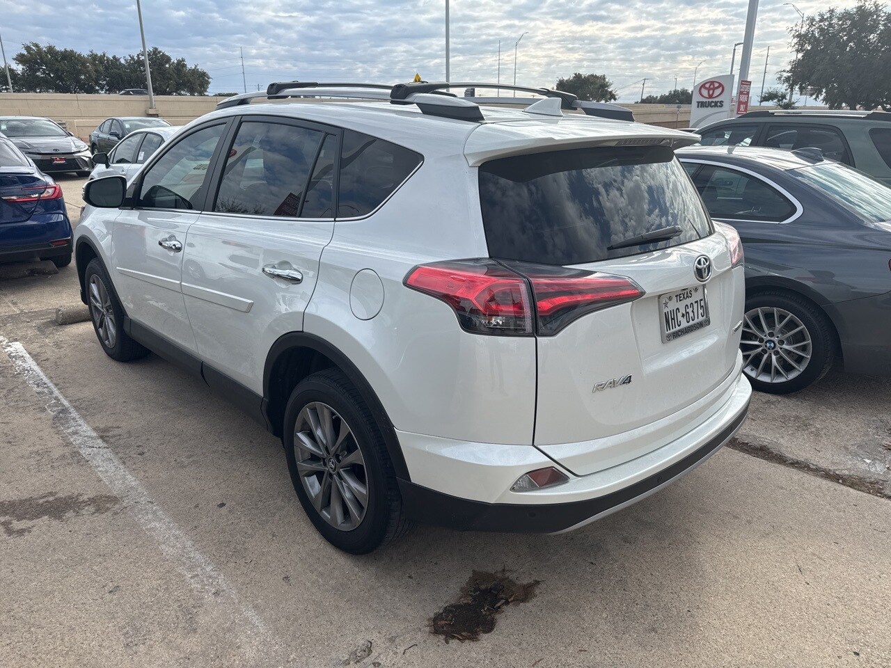 2017 Toyota RAV4 Limited photo 3