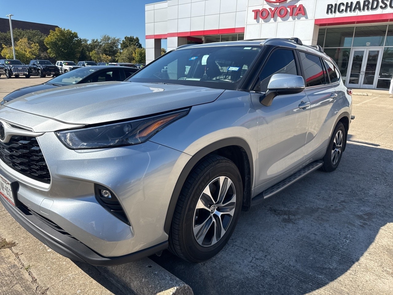 2023 Toyota Highlander XLE's photo