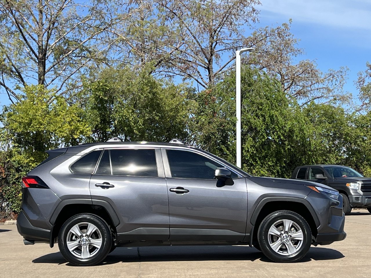 Used 2024 Toyota RAV4 XLE w/Sunroof/17-in 5-Spoke Silver Alloy SUV
